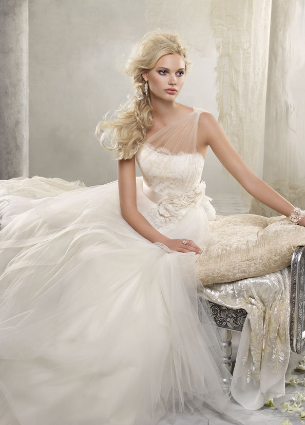 Alvina Valenta Bridal Gowns, Wedding Dresses Style AV9216 by JLM Couture, Inc. Alvina Valenta Bridal Gowns, Wedding Dresses Style AV9216 by JLM Couture, Inc.